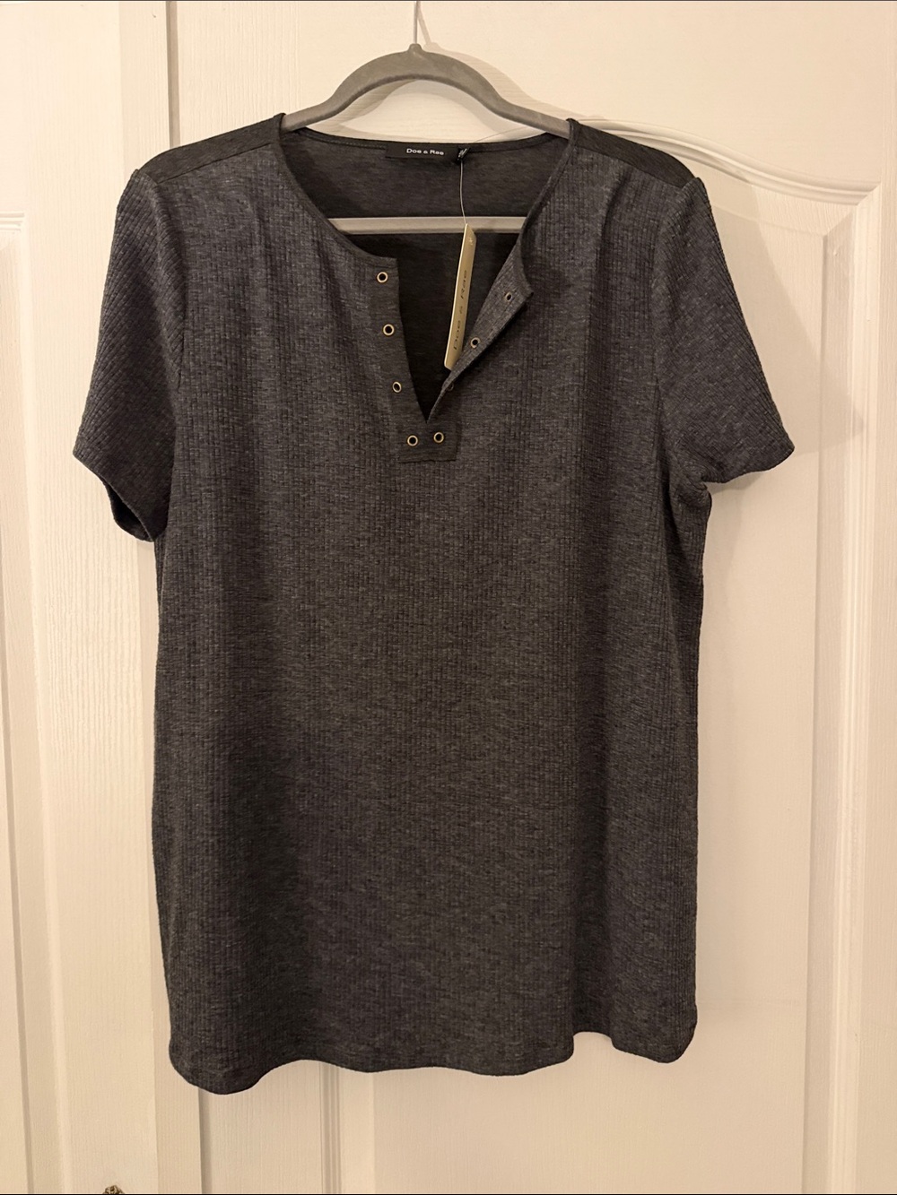Everyday Charcoal Short Sleeve Henley Tee by Doe & Rae Size 1X NWT